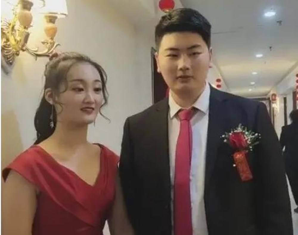 原创大衣哥朱之文儿子结婚涨粉35万,彩礼两套房,女儿的婚姻却犯愁