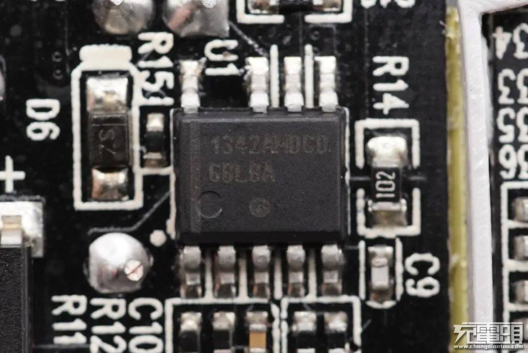 设计|拆解报告：UIBI柚比30W 1A1C氮化镓快充充电器