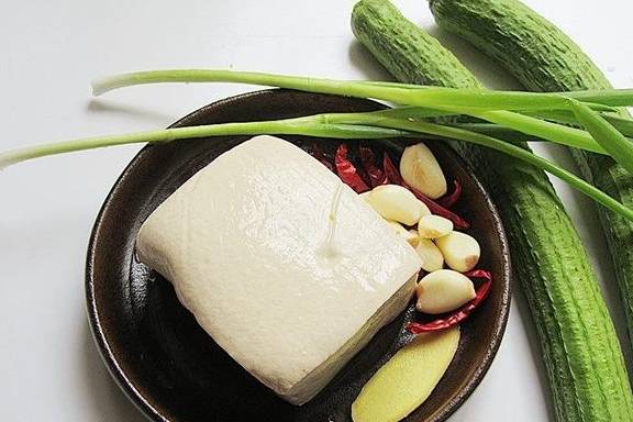 炖豆腐皮怎么切 6a095ef077f947098fd5b6ef3f83decb.jpeg