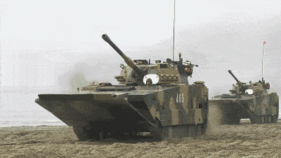 终于来了！解放军坦克部队如何突破水际滩头