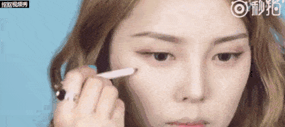 新造型|还在追求无暇的妆面？脸上有痣也可以这么美！