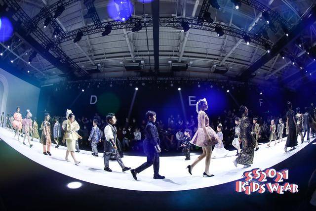 时尚|科技与时尚相融合——FUNNY DREAM高定礼服童装秀