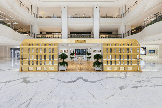 袁冰妍|李冰冰教你穿衣，袁冰妍喂你吃冰激凌…神仙般的日子不过如此！