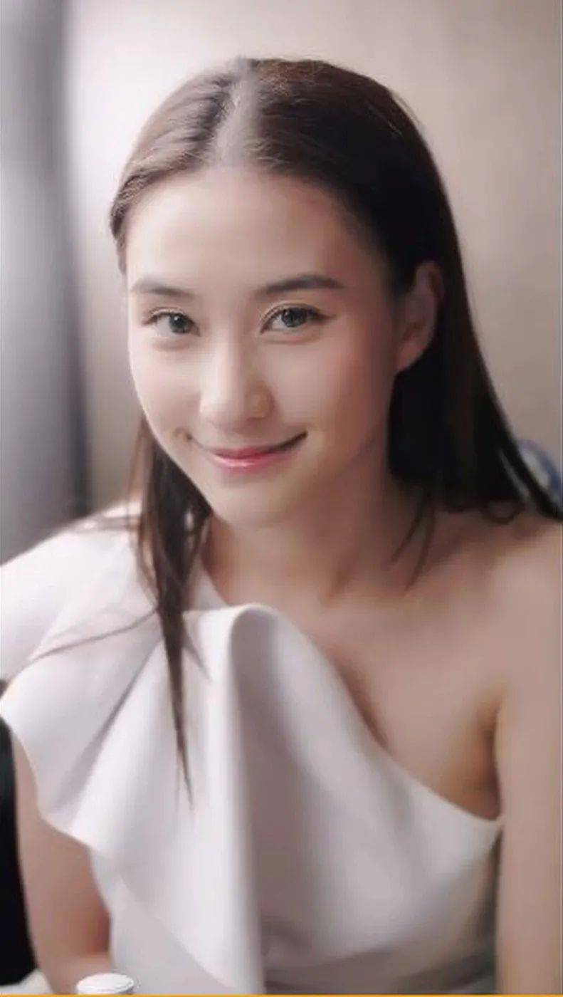 女郎|何超莲分享平价护肤品，秒变带货女郎，网友：赌王千金也缺钱？