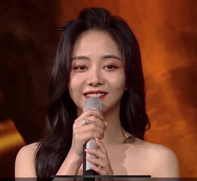 金鹰节|金鹰节开幕魔鬼打灯又来了！宋威龙满脸痘印，张萌脸部肿胀