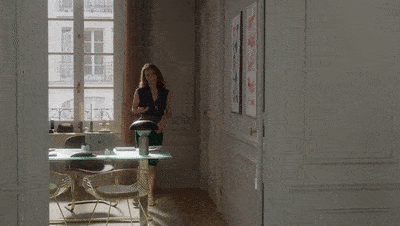 希尔薇|《艾米丽在巴黎》引热议，瘦小女主混搭被嘲，反被配角法式风反超