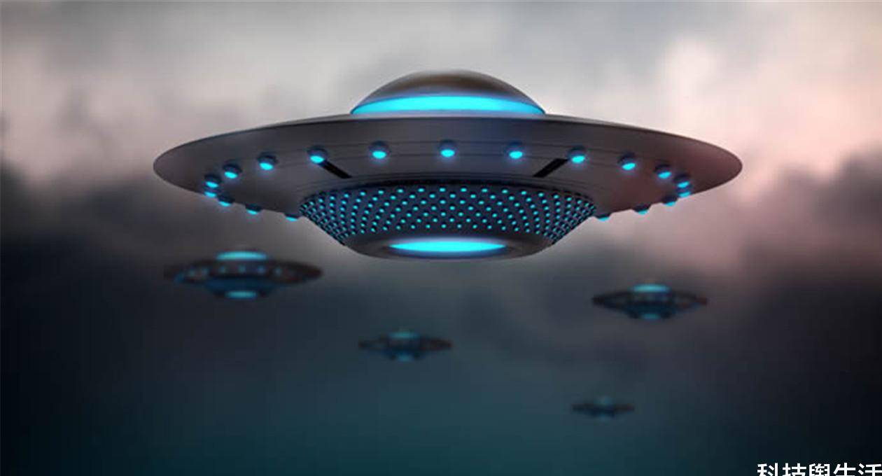 原创美国上空现不明发光物体,井然有序的排着队,是传闻的ufo吗?