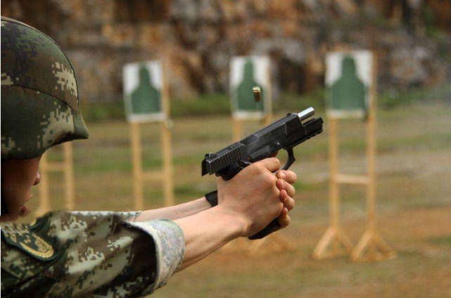 我国92式手枪射程50米站在51米处子弹会落到面前吗