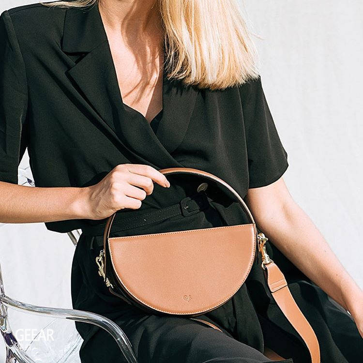 手袋|简约利落的设计：受时尚博主们追捧的这个高品质小众包包品牌！