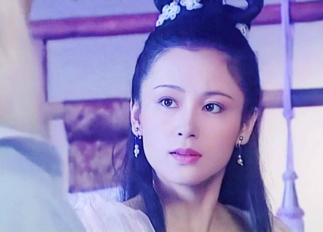 嫦娥|同样演仙女,神颜热巴被全网吐槽,她却成为美到上天的白月光?