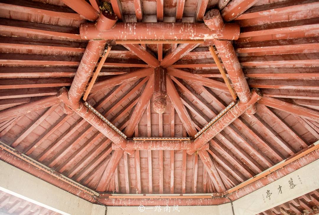 名臣|杭州有个特别的景点，主角不是神仙和名臣良将，而是一个古代名妓