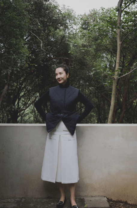 珠光宝气|董花花带儿女秋游，打扮珠光宝气贵气逼人，气质被赞天花板级别