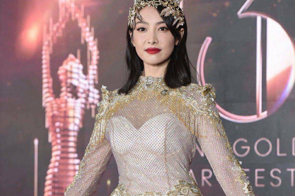 金鹰节颁奖现场：宋茜一脸不屑，王一博略显油