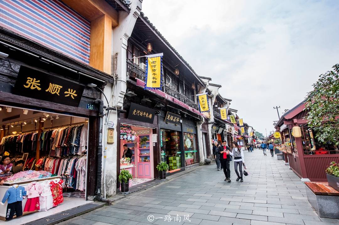 河坊街|杭州第一名街，再现清末民初风貌，首富胡雪岩在此建药堂悬壶济世