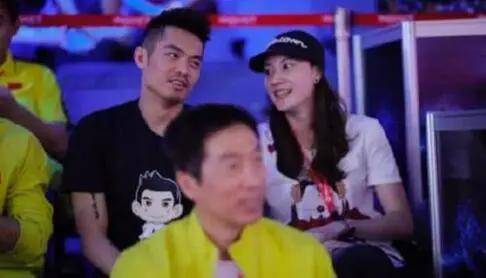谢杏芳晒甜蜜旧照示爱林丹,被孕期出轨,还疑红毯