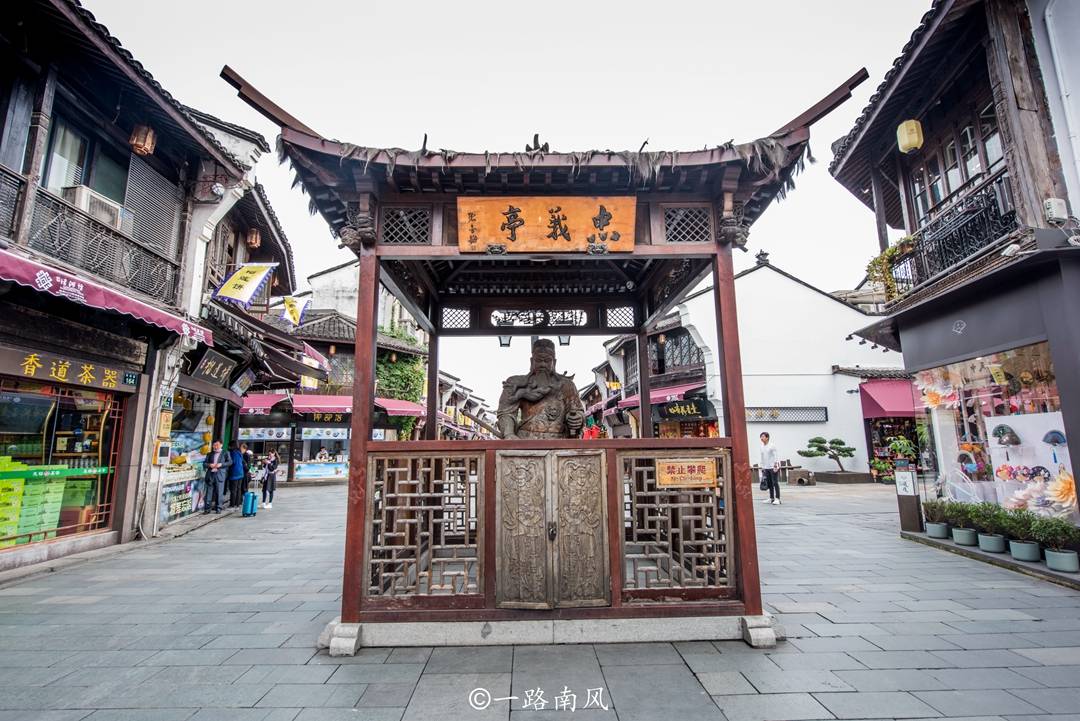 河坊街|杭州第一名街，再现清末民初风貌，首富胡雪岩在此建药堂悬壶济世