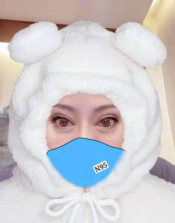 锥子脸|61岁向太少女心足！拍照爱把自己P成锥子脸，第一美模颜值成过去