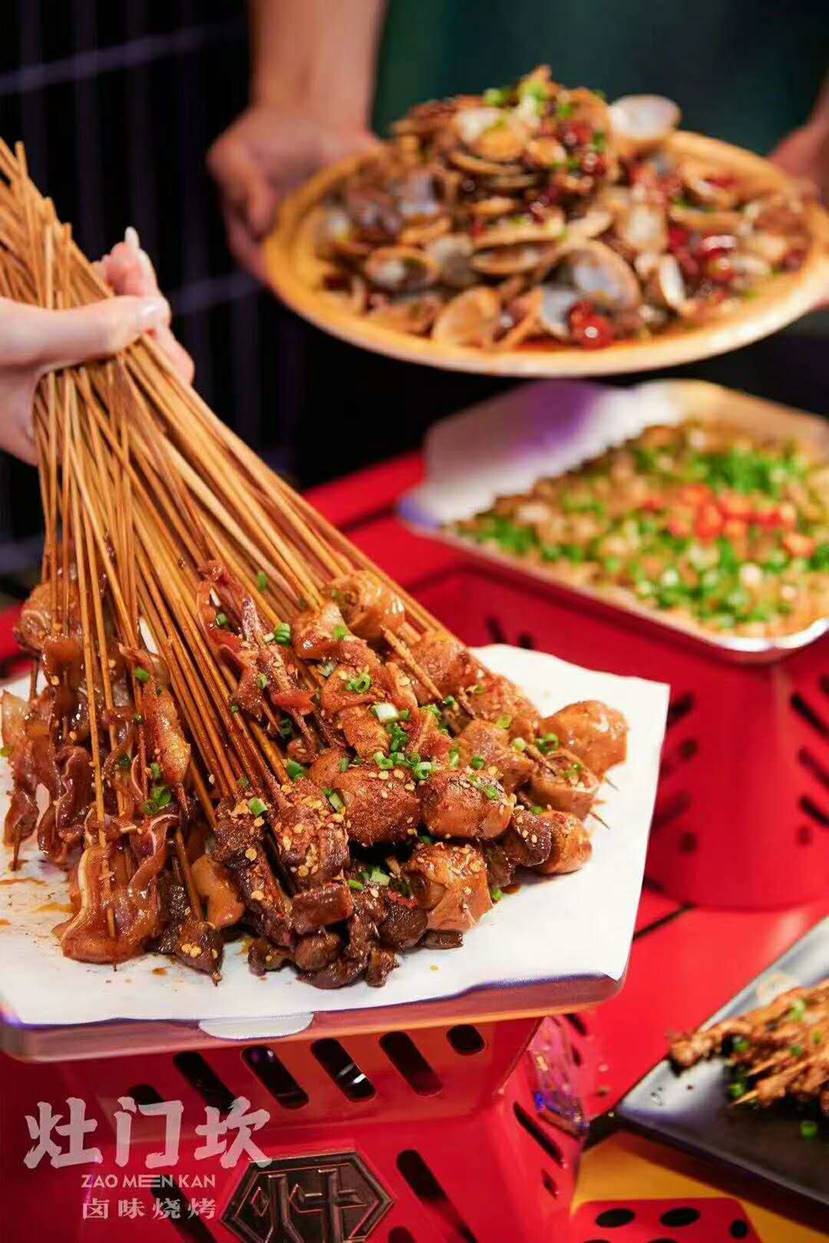 合肥|孙艺洲空降合肥“灶门坎” 携手众多网红探寻卤味烧烤美食