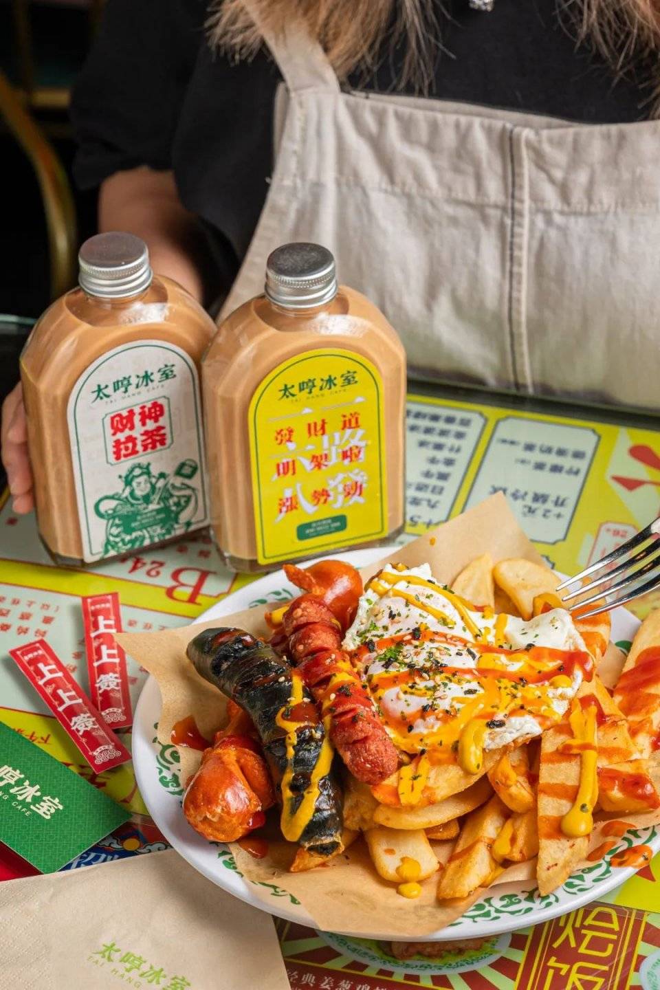 奶茶|使徒行者同款冰室，现点现拉港奶，先抽盲盒才能喝！