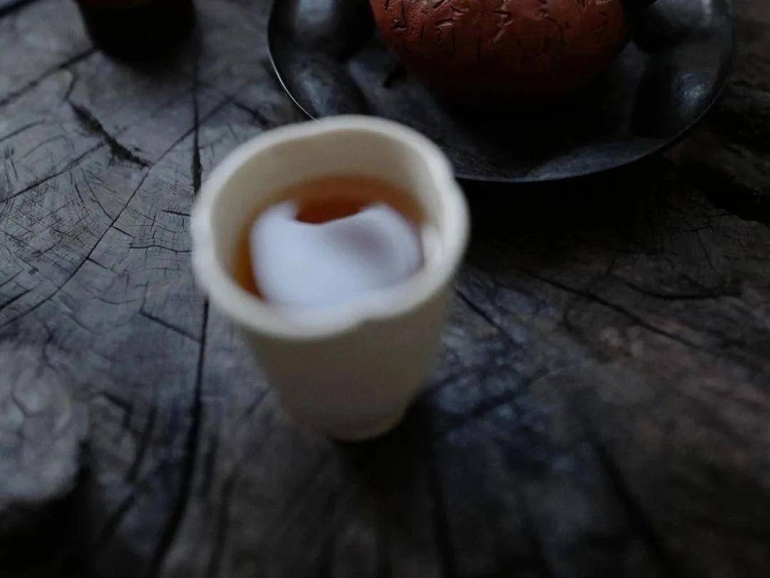 白茶|你喝到过粘稠感么?在老白茶的茶汤里
