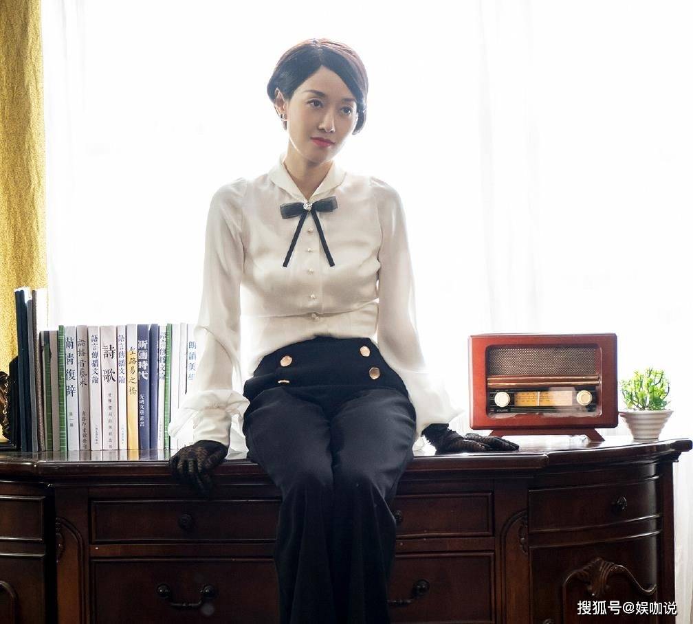 马伊琍出入心理诊所，姚笛凭借好身材复出，文