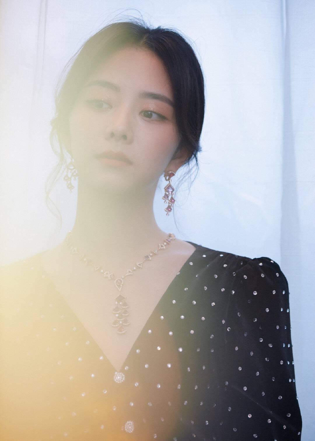 豆沙|让谭松韵惊艳四座的秋日妆容，原来你也能拥有，尤其这3款最时髦