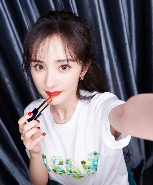 豆沙|让谭松韵惊艳四座的秋日妆容，原来你也能拥有，尤其这3款最时髦