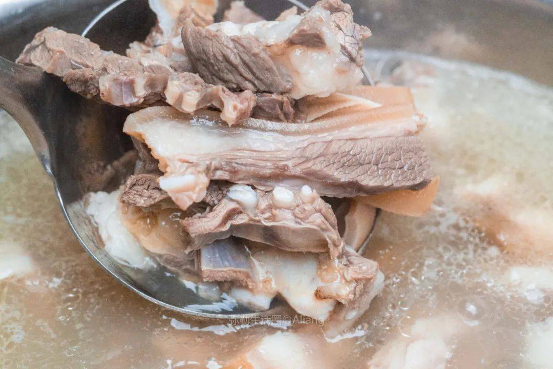 羊肉怎么煮嫩而不柴 2b906bff9631450e8b9f79060d00fdf4.jpeg