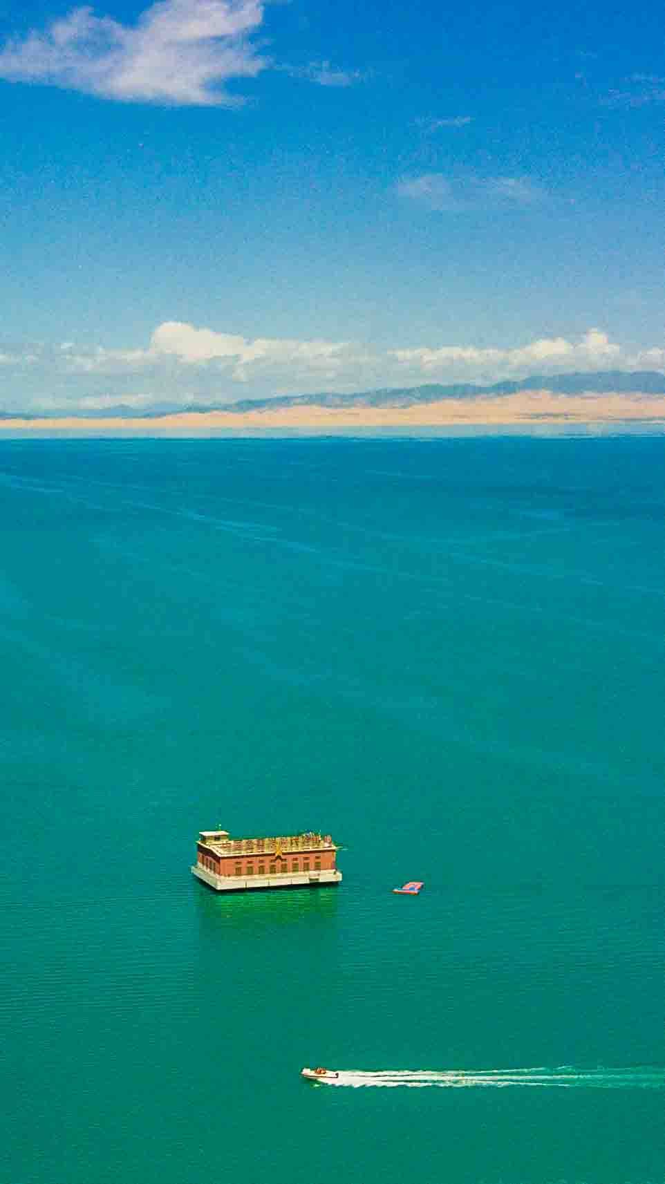 中国最美最大的咸水湖！一望无际的青蓝色，美得像油画一般！_西海