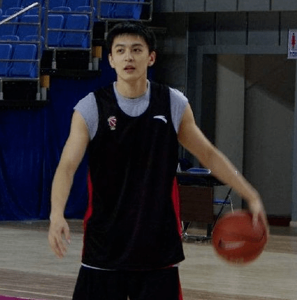 消音|爆粗口被全程消音上热搜，脸却帅成颜值天花板…