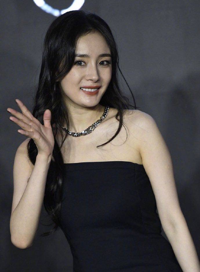 摄影|杨幂生图看起来很明艳，被学摄影网友戳穿真相，是被锐化过