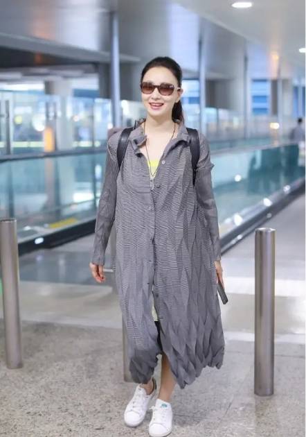 同款毛领外套 fd99e500e92c4a77802ed04067ef19ce.jpeg