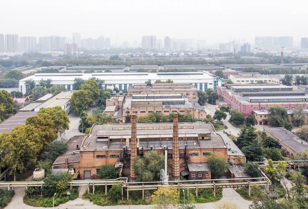 河南也有798，由洛阳东方红老厂改造而成，却大隐于市鲜为人知
