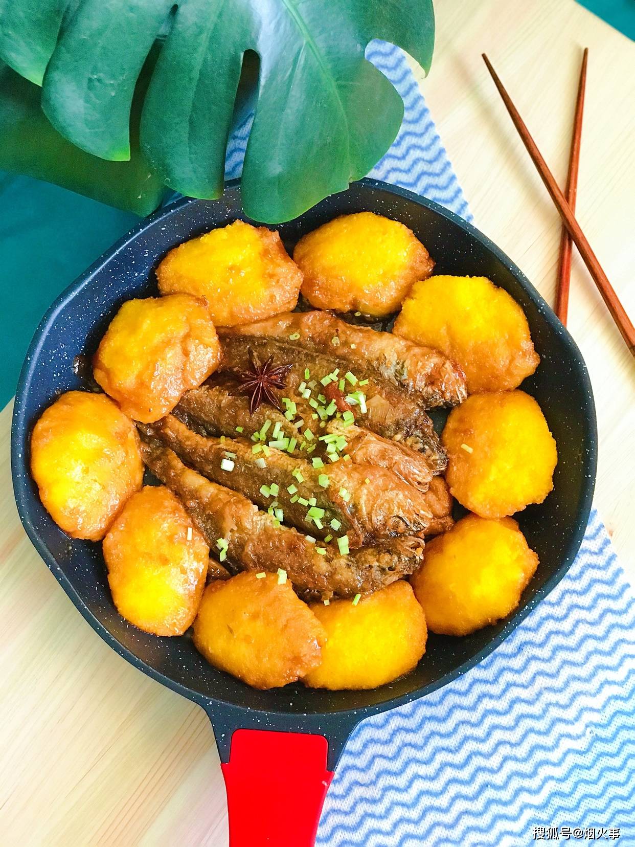 干辣椒|试试这样做，贴饼子蘸鱼汤超香，别提有多好吃小黄鱼别再炸着吃