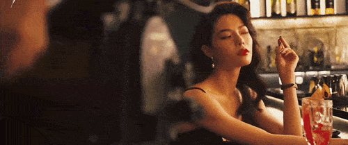 图美|为什么宋茜离开滤镜惨变刻薄大妈,钟楚曦却生图美过精修、艳绝四方?