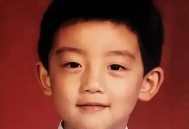 hth官网入口：
明星小时候的照片 一眼就能认出来(图4)