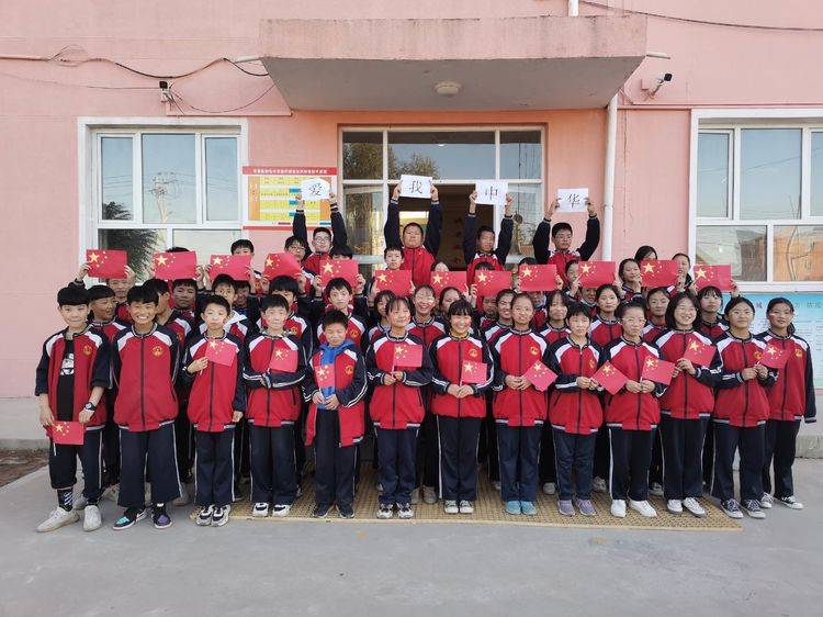 衡水枣强县新屯中学开展"唱响祖国 传承红色基因"歌咏