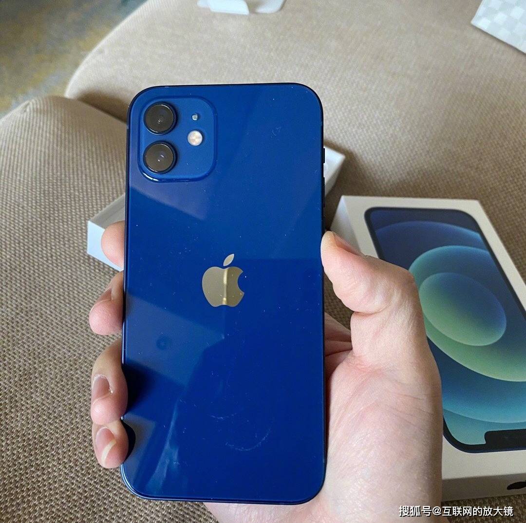 翻车一,iphone12的蓝色太廉价