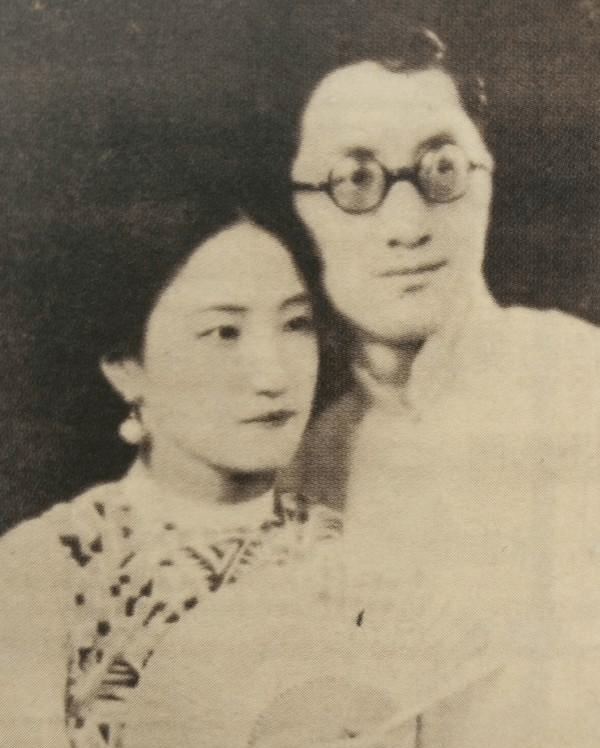 徐志摩与林徽因的合照 c817f60e9bd8455e8e49c96ec8df6ba5.png