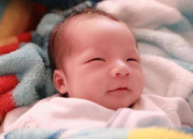 小宝宝几个月可以说话 c9e2fd65cd4048d3b7cc668a90dbe193.jpeg