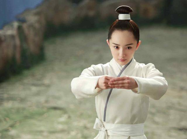 蒋梦婕|女明星为了发际线有多拼？蒋梦婕戴假发片，鞠婧祎糊了满脑袋粉