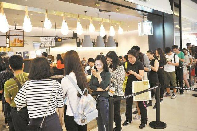 奶茶|比奢侈品还暴利的行业，年轻女性却甘愿被掏空，有人靠此赚到40亿