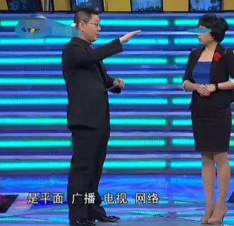 张绍刚称金莎随母姓让父亲太尴尬,惹网友吐槽:幽默也要看场合