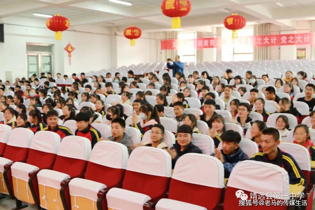 白银市兰风书画院来靖远一中开展送文化,送书画进校园活动