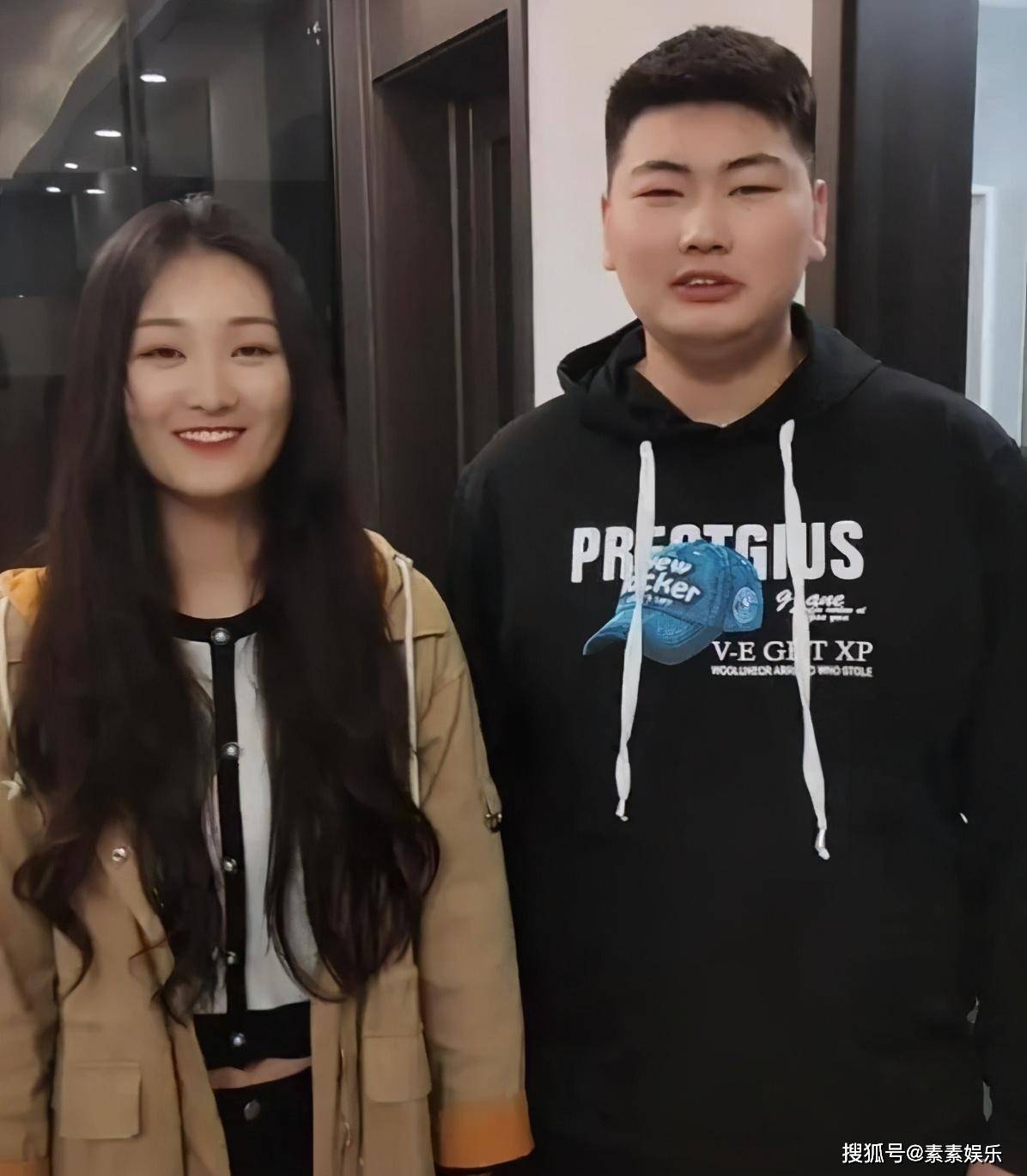 一场直播赚6万，大衣哥儿媳妇真会赚钱，小助理