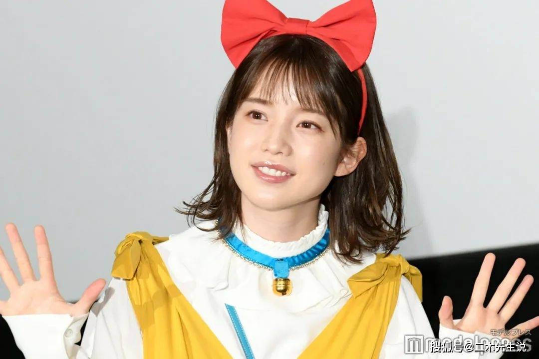 原创156cm29岁日本人气第一女主播弘中绫香却自曝毒舌又贫乳