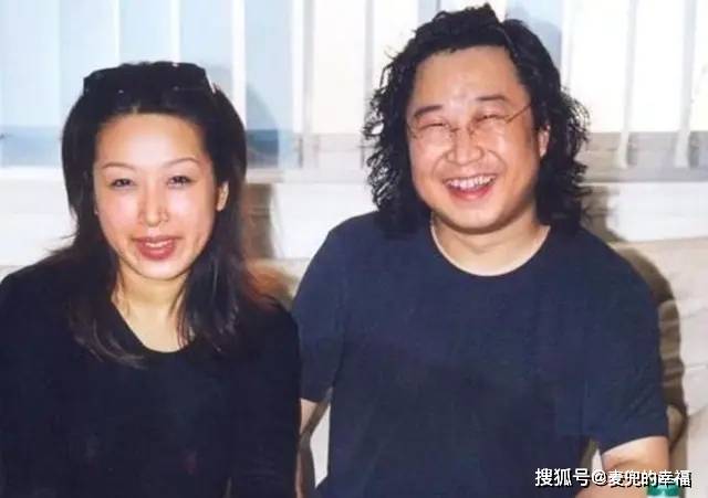 她是央视春晚常客,3任男友一离世一入狱一破产,43岁越