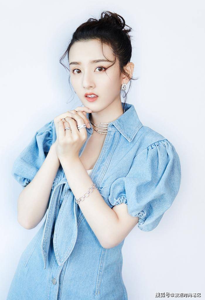 翡翠|真正有气质的女人，很少戴翡翠，更爱这4款配饰，高级又显“贵”