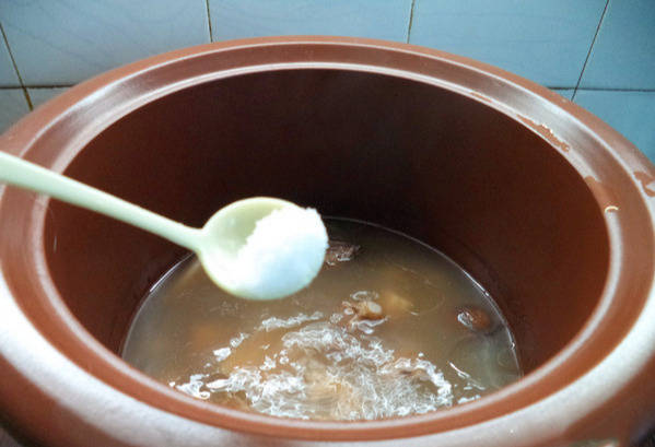 莲藕排骨汤怎么做既好吃又简单 f8836a2143674e9fa640f5b84dc0af03.jpeg