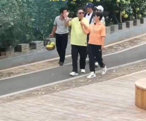 于谦携小10岁娇妻秀恩爱被指像父女!苦日子曾靠